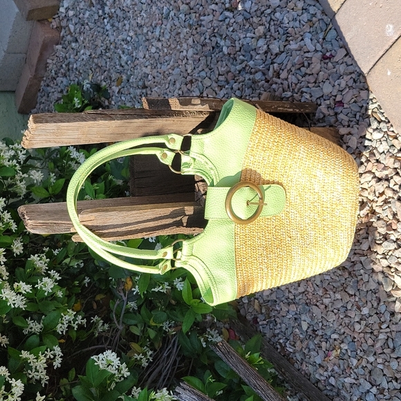 Straw and leather Tote/Purse Yellow Straw and Light Green Top Snap Closure - Picture 7 of 7
